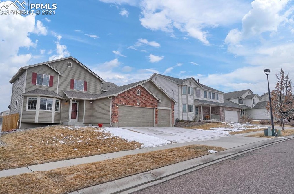 6427 Jules Dr, Colorado Springs, CO 80923-3864