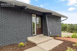 202 Stratmoor Dr, Colorado Springs, CO 80906 - Photo 2