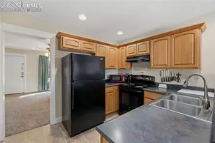 2039 E 8th St, Pueblo, CO 81001 - Photo 12