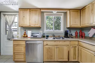 535 Silver Spring Circle, Colorado Springs, CO 80919 - Photo 14