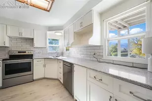 135 Helena Ln, Colorado Springs, CO 80904 - Photo 8