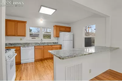 917 N Institute Street, Colorado Springs, CO 80903 - Photo 6