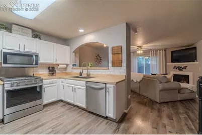 3157 Hearthridge Circle, Colorado Springs, CO 80918 - Photo 8