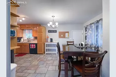 424 Redwood Drive, Colorado Springs, CO 80907 - Photo 4