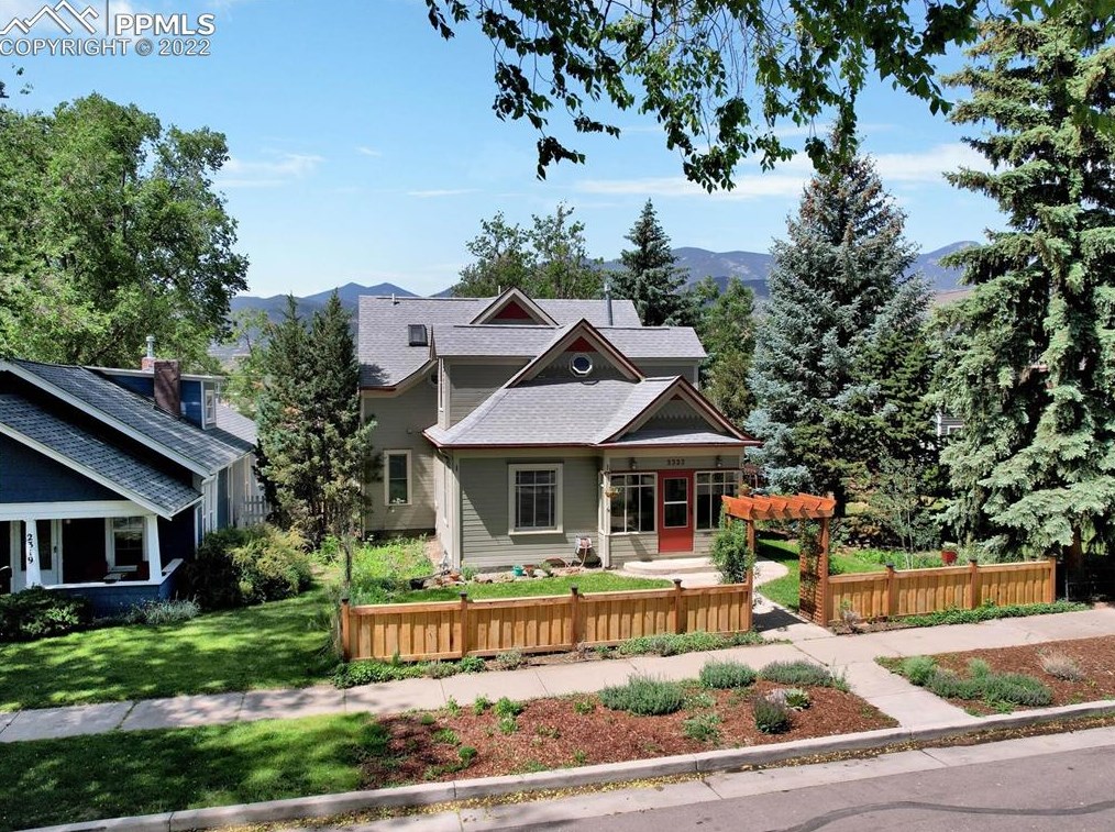 2323 Kiowa St, Colorado Springs, CO 80904-2643