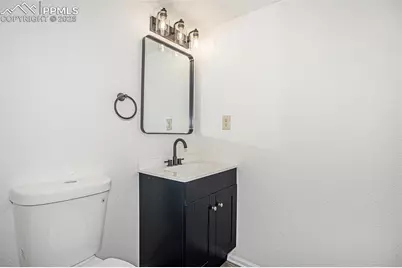 6075 Castlewood Lane, Colorado Springs, CO 80918 - Photo 12