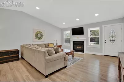610 E San Gabriel Place, Colorado Springs, CO 80906 - Photo 8