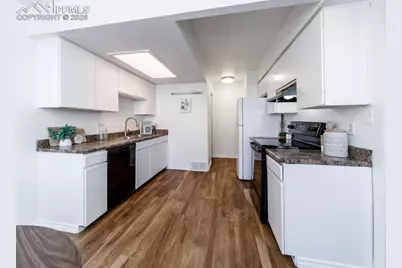 2370 Lexington Village Lane, Colorado Springs, CO 80916 - Photo 10