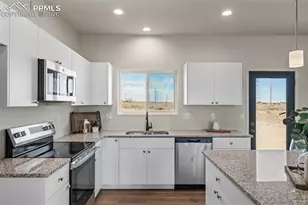 995 E Kirkwood Dr, Pueblo, CO 81007 - Photo 16