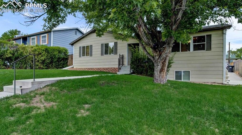 2512 Monument St, Colorado Springs, CO 80909-4931