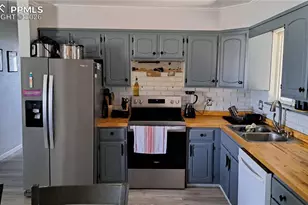 33 Wasatch Dr, Pueblo, CO 81005 - Photo 8