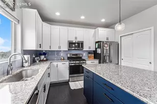 5325 Sky Top Ln, Colorado Springs, CO 80918 - Photo 6