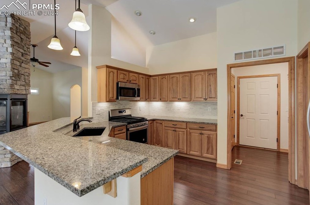 1116 Ptarmigan Dr, Woodland Park CO 80863-8004 exterior