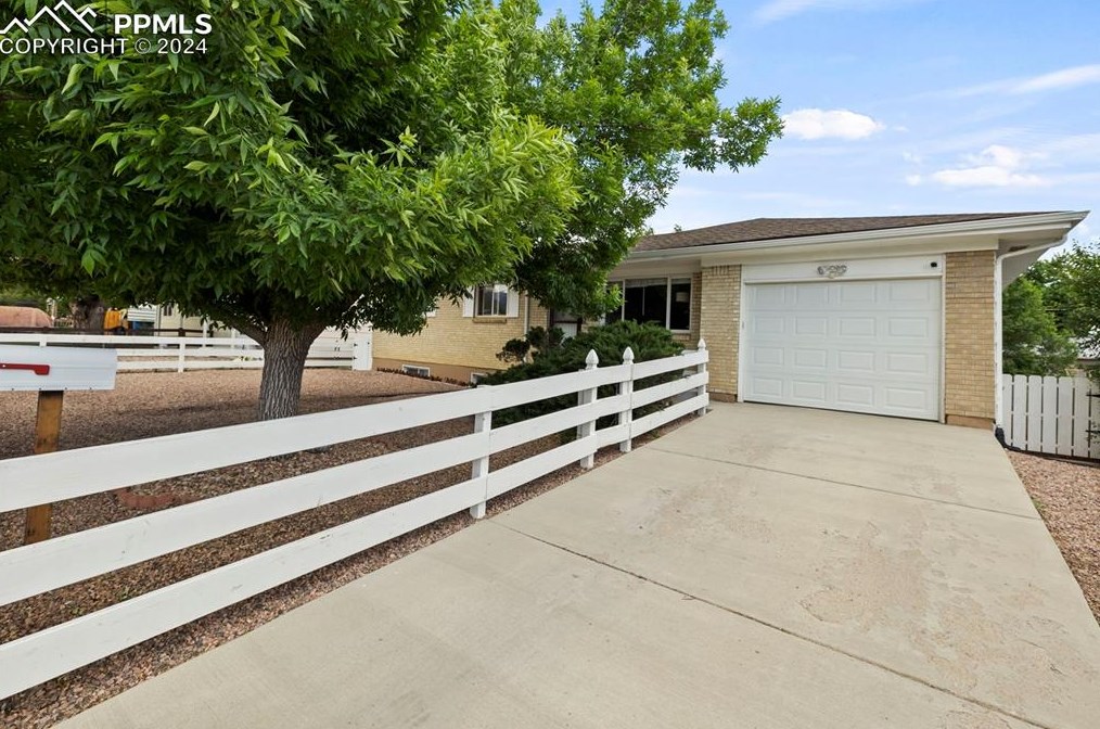 1407 Willshire Dr, Colorado Springs, CO 80906-5629
