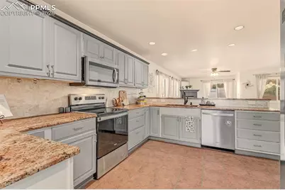 150 Luxury Lane, Colorado Springs, CO 80921 - Photo 4