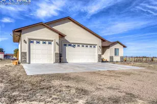 1317 N Vermillion Ct, Pueblo, CO 81007 - Photo 2
