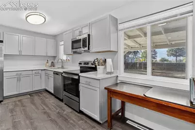 3905 Colony Hills Circle, Colorado Springs, CO 80916 - Photo 6