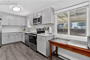 3905 Colony Hills Cir, Colorado Springs, CO 80916 - Photo 6