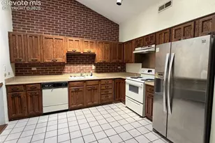 438 Lakewood Cir, Colorado Springs, CO 80910 - Photo 2
