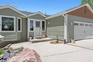 8191 Sun Country Dr, Elizabeth, CO 80107 - Photo 2