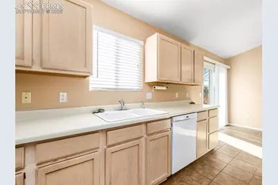 570 S Bellflower Drive, Pueblo, CO 81007 - Photo 8