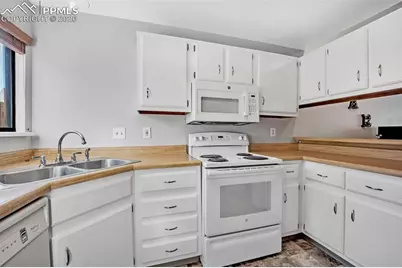 3921 Berkley Court, Colorado Springs, CO 80906 - Photo 10