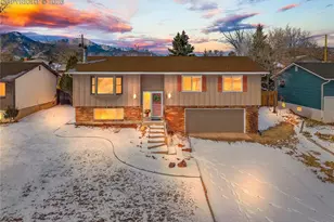 702 Paradise Ln, Colorado Springs, CO 80904 - Photo 2