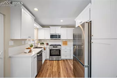 702 Paradise Lane, Colorado Springs, CO 80904 - Photo 12