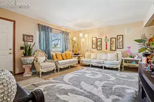 351 S Peoria Cir, Aurora, CO 80012 - Photo 6