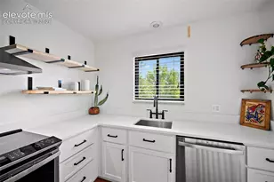 2979 Mesa Rd, Colorado Springs, CO 80904 - Photo 14
