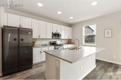 8121 Lookout Court, Colorado Springs, CO 80925 - Photo 8