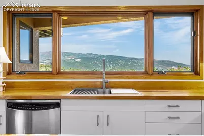 531 Crystal Hills Boulevard, Manitou Springs, CO 80829 - Photo 4