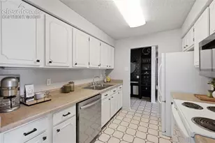 411 Lakewood Circle, Colorado Springs, CO 80910 - Photo 10