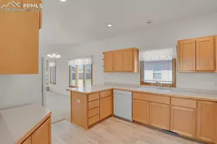 470 S Soaring Eagle Dr, Pueblo, CO 81007 - Photo 10