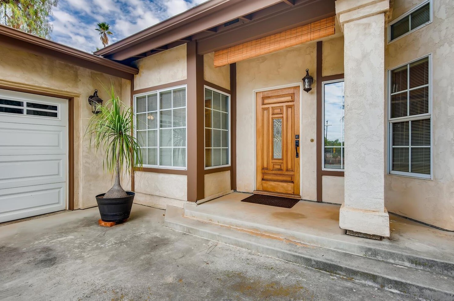12660 Old Campo Rd, Spring Valley, CA 91978-2317