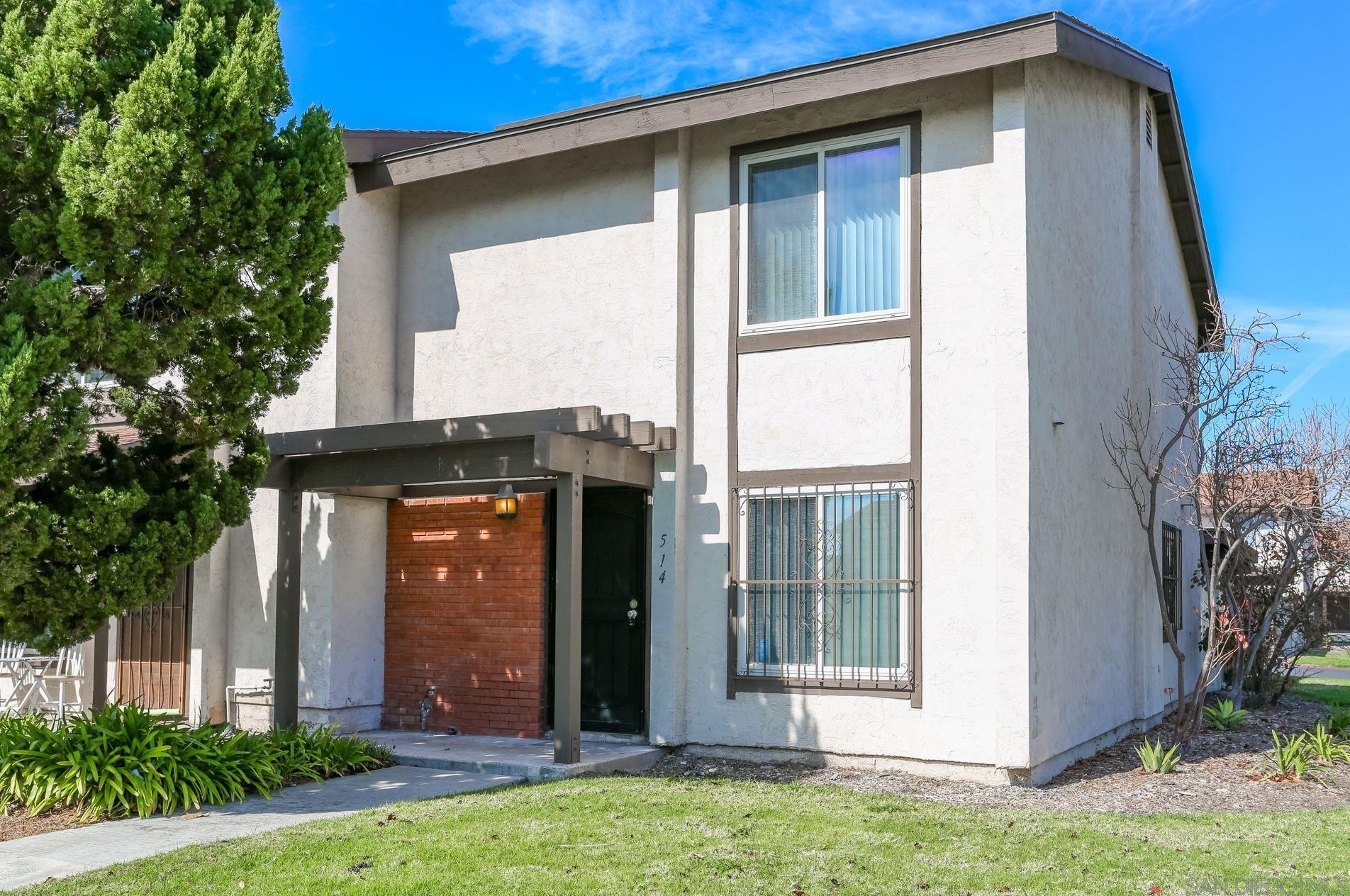 514 Bluffview Rd, Spring Valley, CA 91977-6302