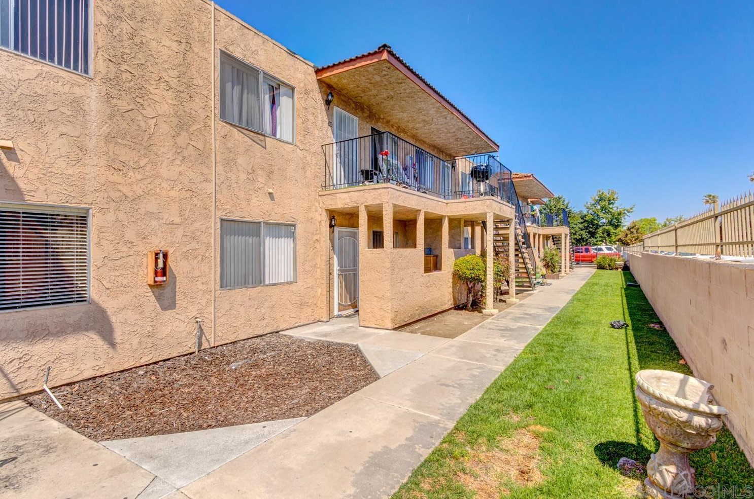 577 Oxford St, Chula Vista, CA 91911-2728
