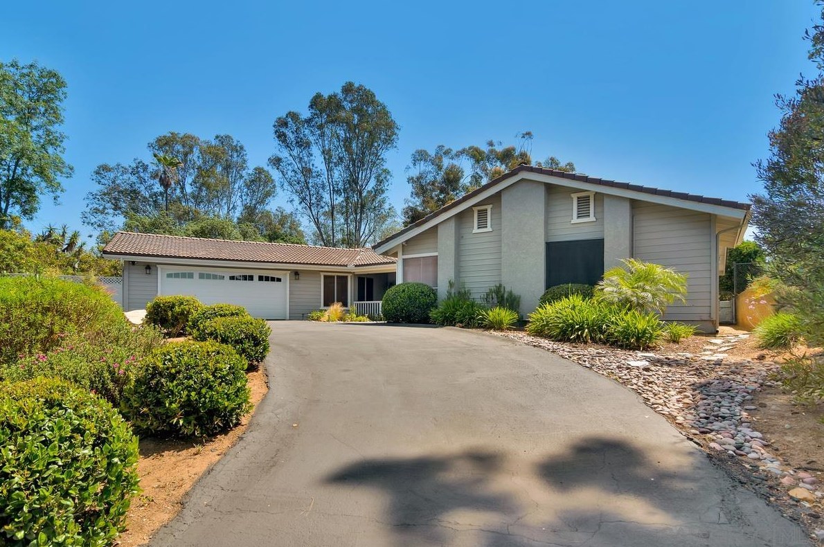 2068 Vista Hermosa Way, El Cajon, CA 92019