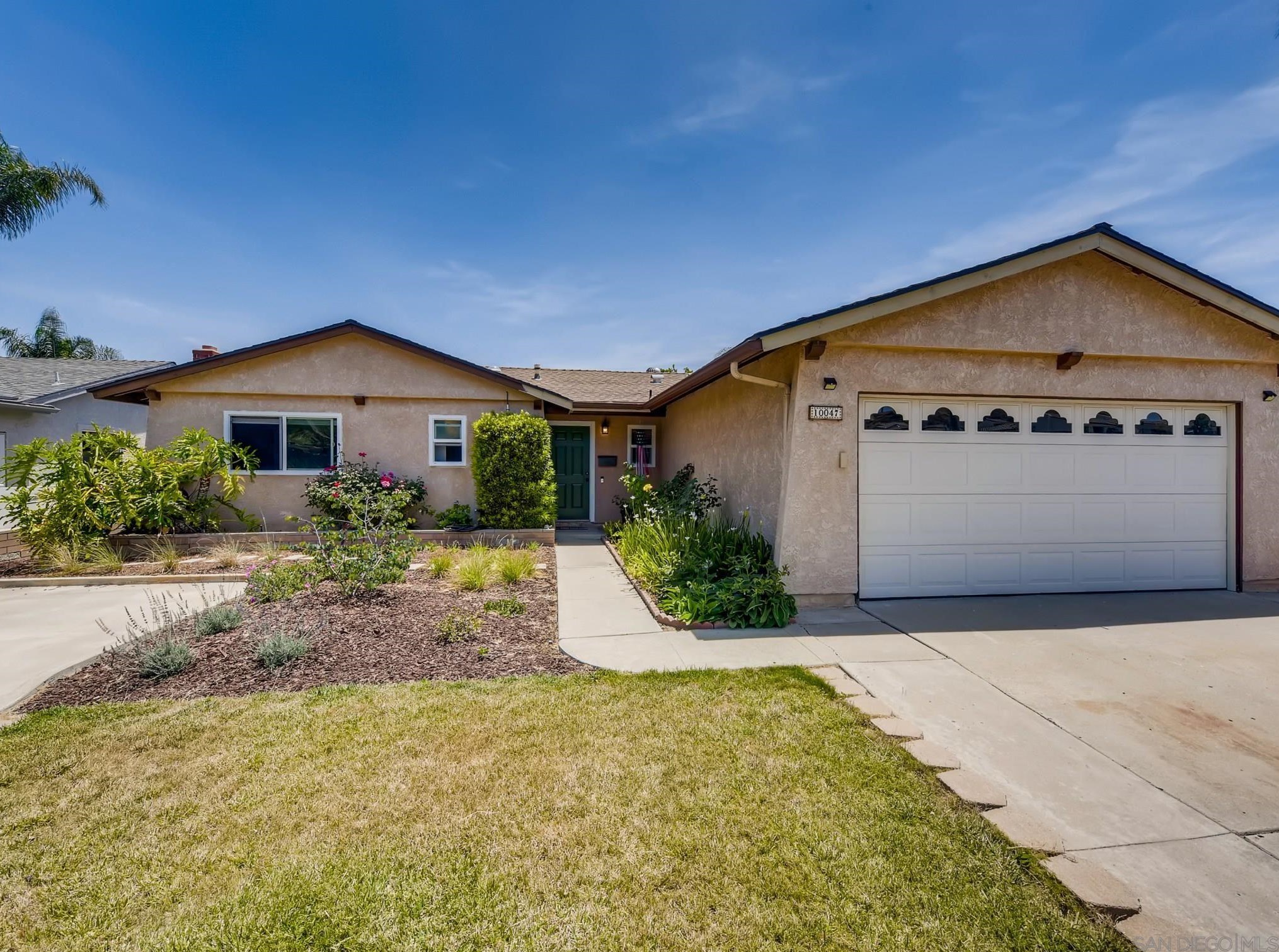 10047 Medina Dr, Santee, CA 92071-2040