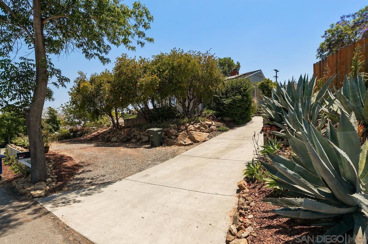 3460 Diversion Dr, Spring Valley, CA 91977-3110