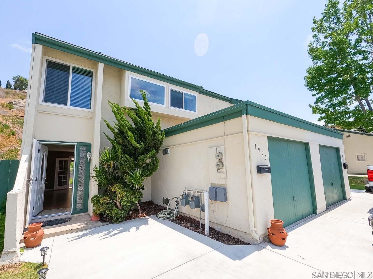 1925 Terrakappa Ave, Spring Valley, CA 91977-3547