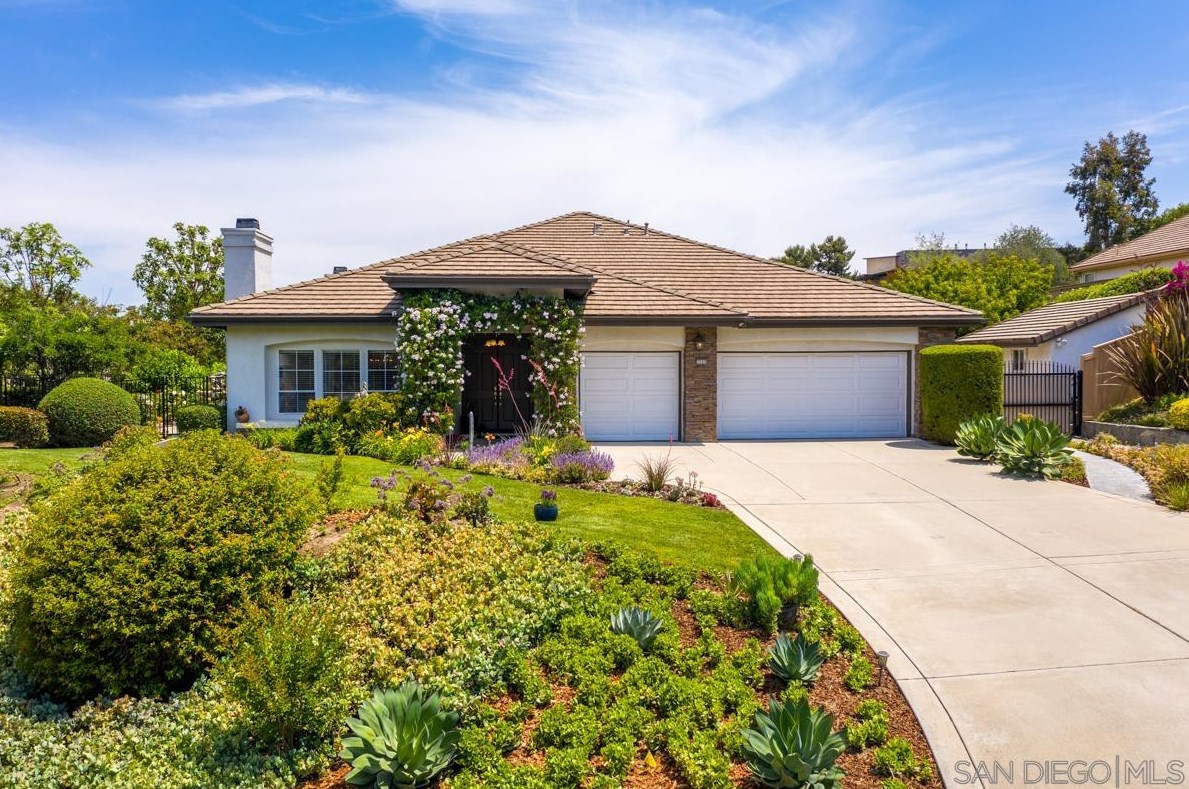 1660 Crescent Knolls Gln, Escondido, CA 92029-4200