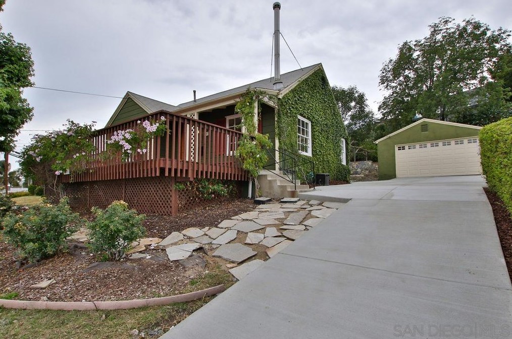 7574 Seneca Pl, La Mesa, CA 91942