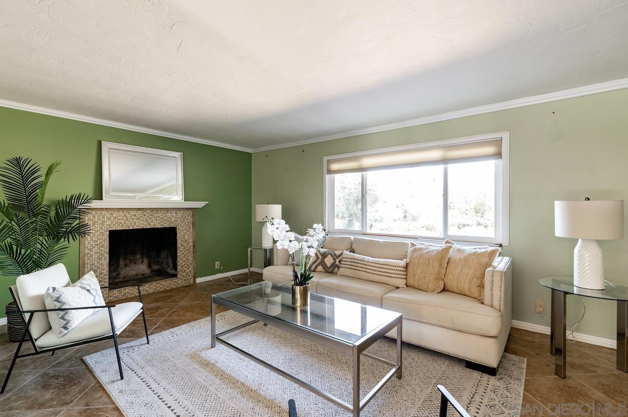3424 Sunset Dr, Fallbrook, CA 92028-9579