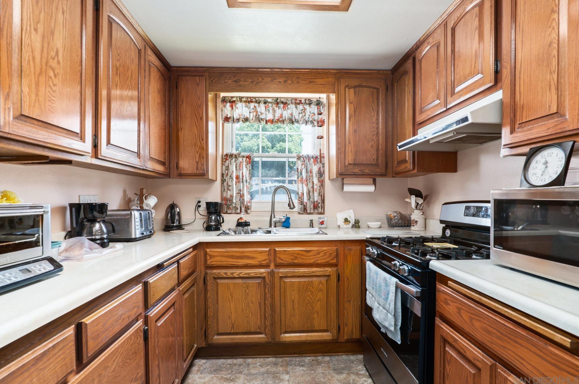 8815 Hillslope Ave, Spring Valley, CA 91977-4748