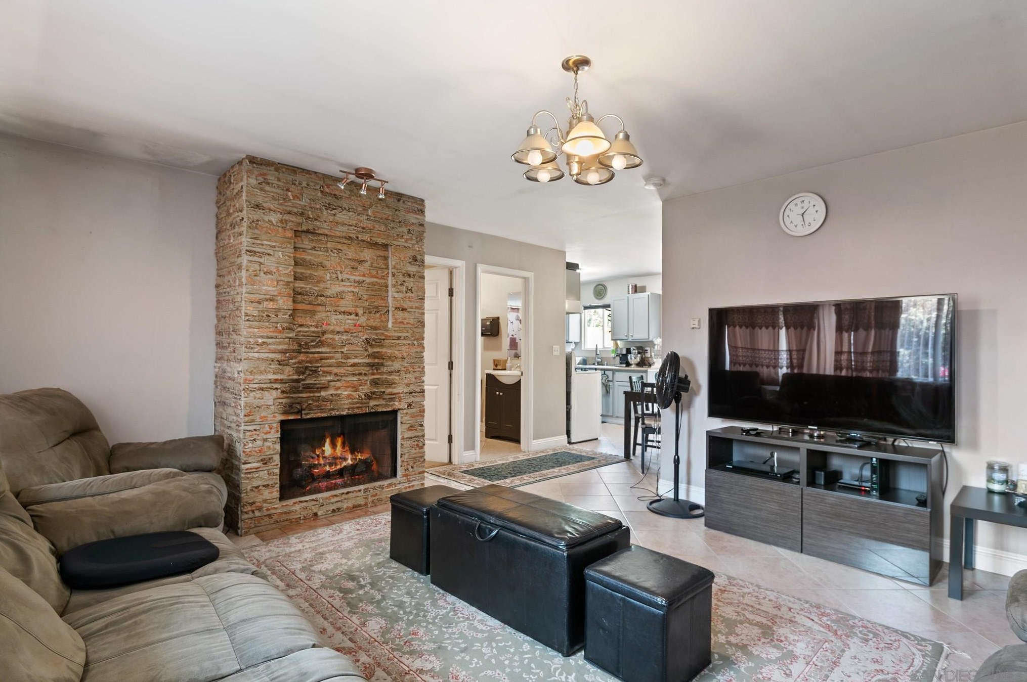720 Ash St, Escondido, CA 92027-1904