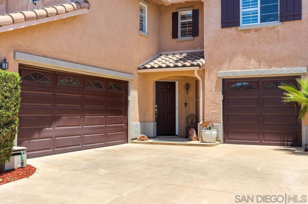 10451 Valley Waters Dr, Spring Valley, CA 91978-2000