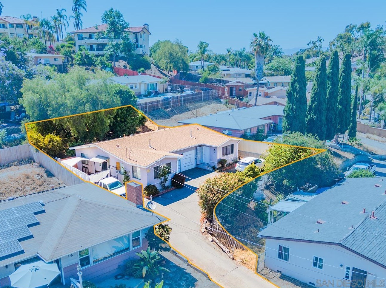 709 Townsite Dr, Vista, CA 92084