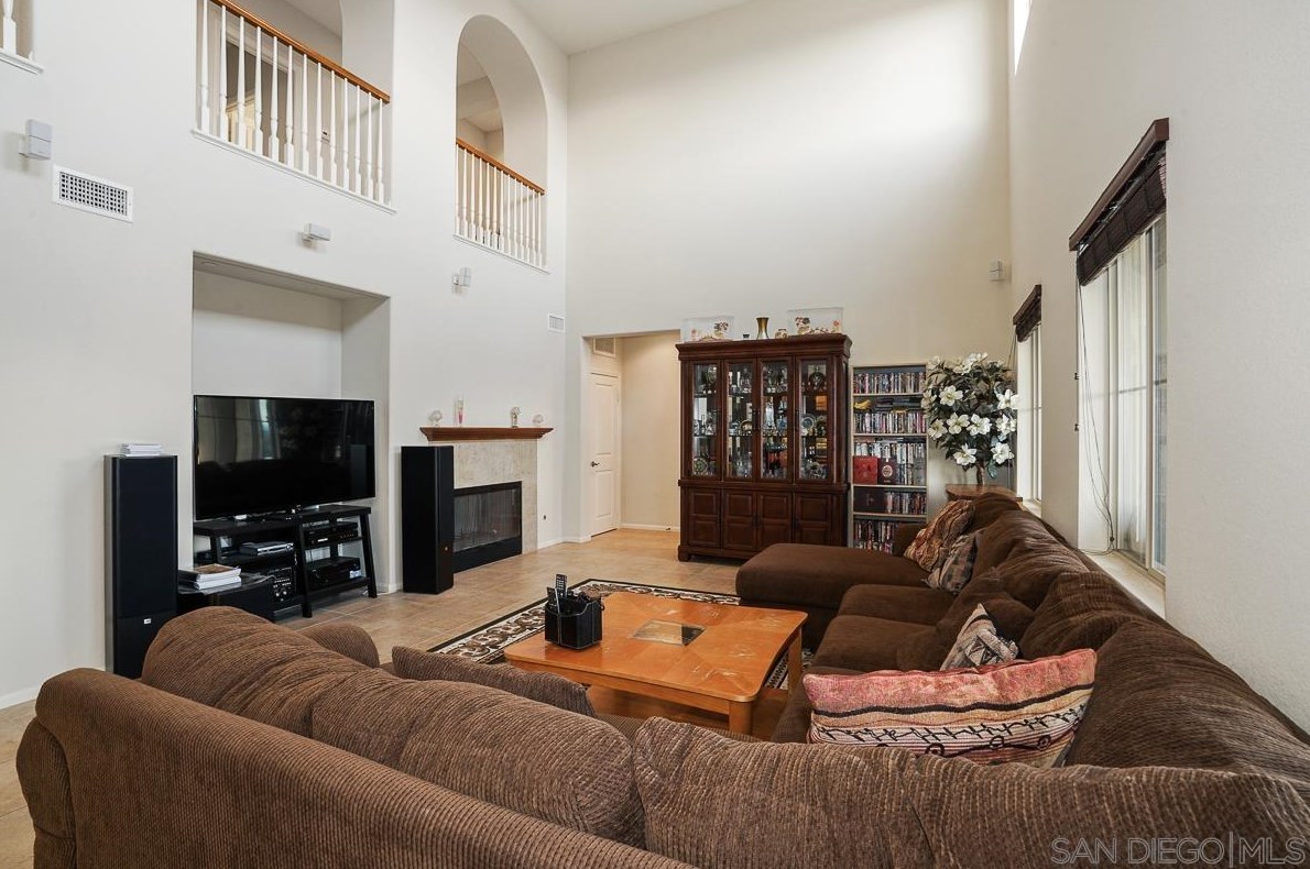 2413 Honeybell Ln, Escondido, CA 92027-1849
