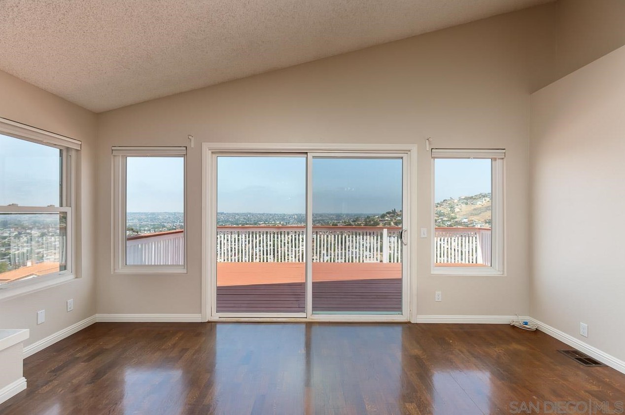 1102 La Mesa Ave, Spring Valley, CA 91977-4660